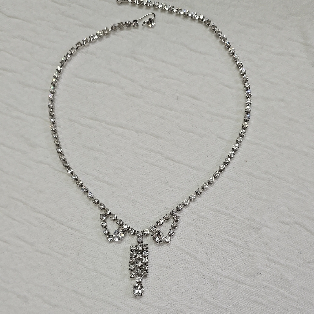Elegant Silver Rhinestone Necklace